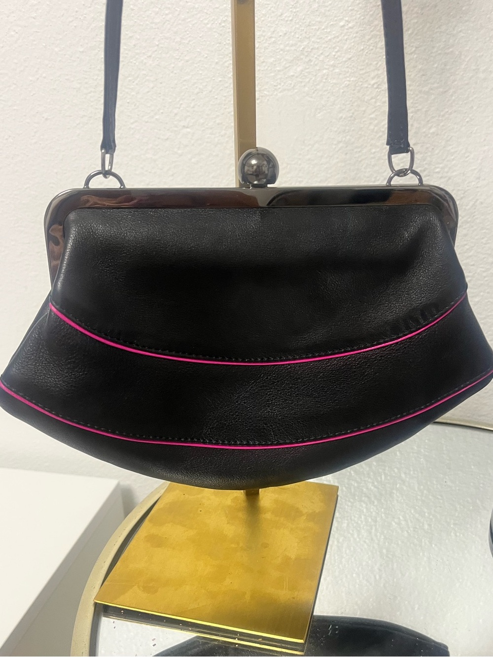 Vintage Furla kiss lock shoulder frame bag EUC